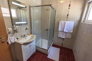 Апартаменты Berg Apartments Бар Апартаменты с 2 спальнями, террасой и видом на море-5