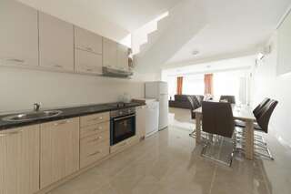 Апартаменты Berg Apartments Бар Апартаменты с 2 спальнями, террасой и видом на море-11