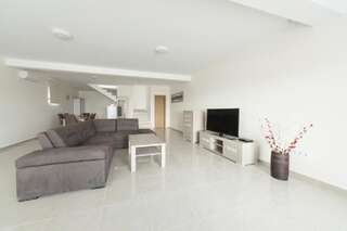 Апартаменты Berg Apartments Бар Апартаменты с 2 спальнями, террасой и видом на море-12