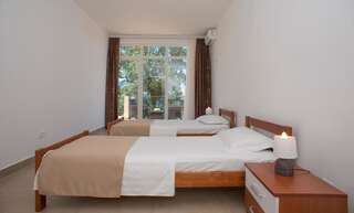 Апартаменты Berg Apartments Бар Апартаменты "Комфорт" с 2 спальнями, террасой и видом на море-2